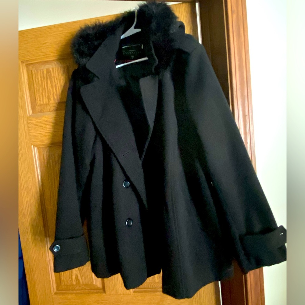 Black 2 xl coat with fur hood